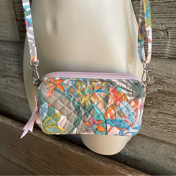 Vera Bradley all in one crossbody purse bag RFID protection 7”x4” - Picture 3 of 11